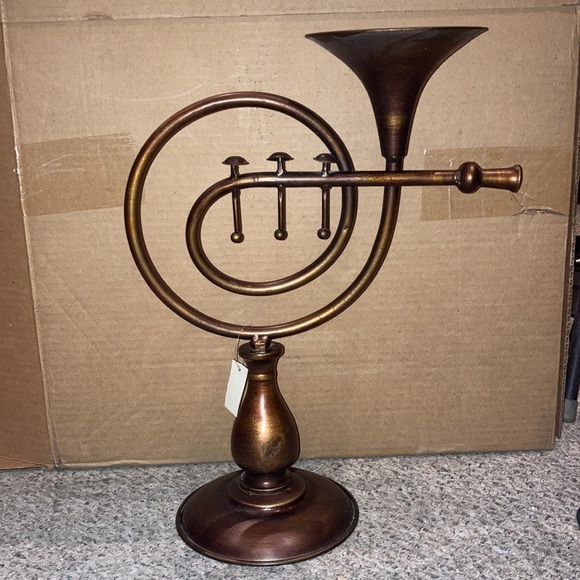 Brass Instrument Statue 🎷🎺 - Picture 2 of 2